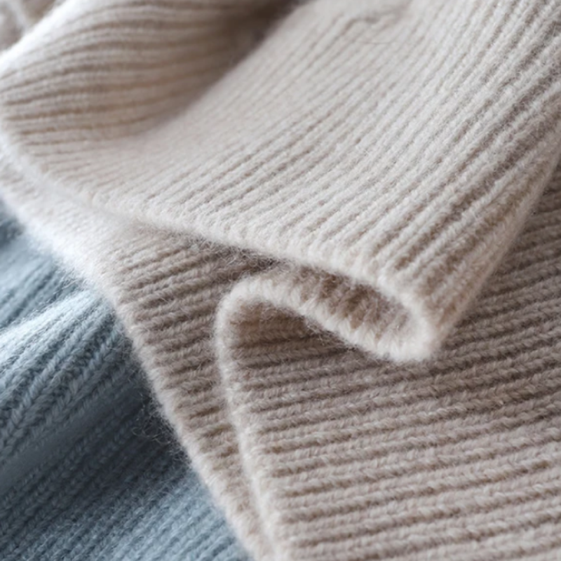 Women's Roll-Neck Jumper – Soft Winter Knit